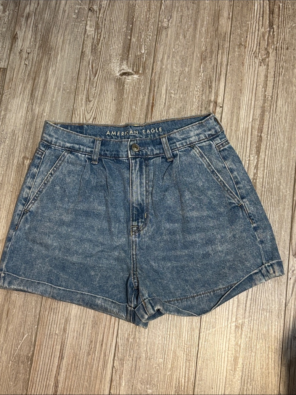 American Eagle Outfitters Vintage Wash Mom Jean Shorts